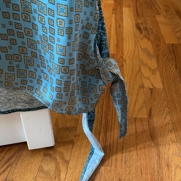 Tiny | Anthropologie V Neck Size Large. EUC. - Picture 5 of 9